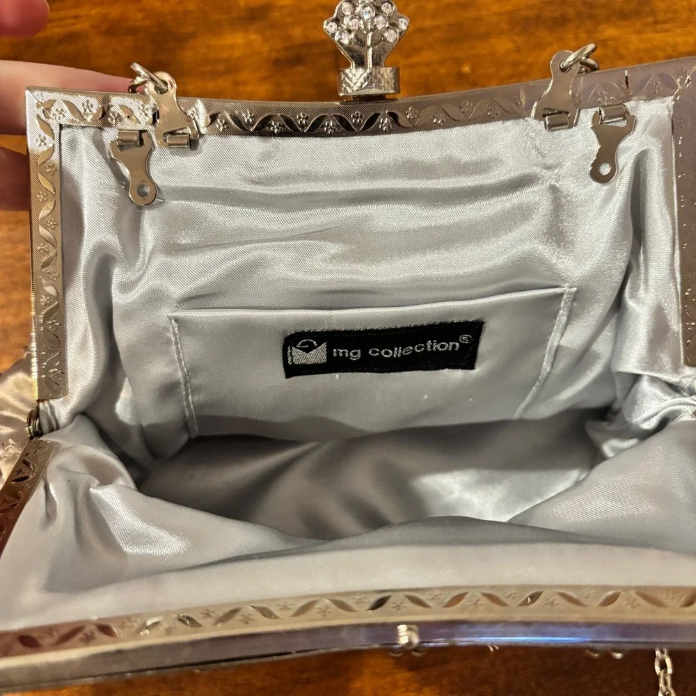 MG Collection Clutch Beaded Floral Satin OS Detachable Chain Silver Regencycore